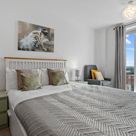 Penthouse Flat In Slough Center Apartment Екстериор снимка