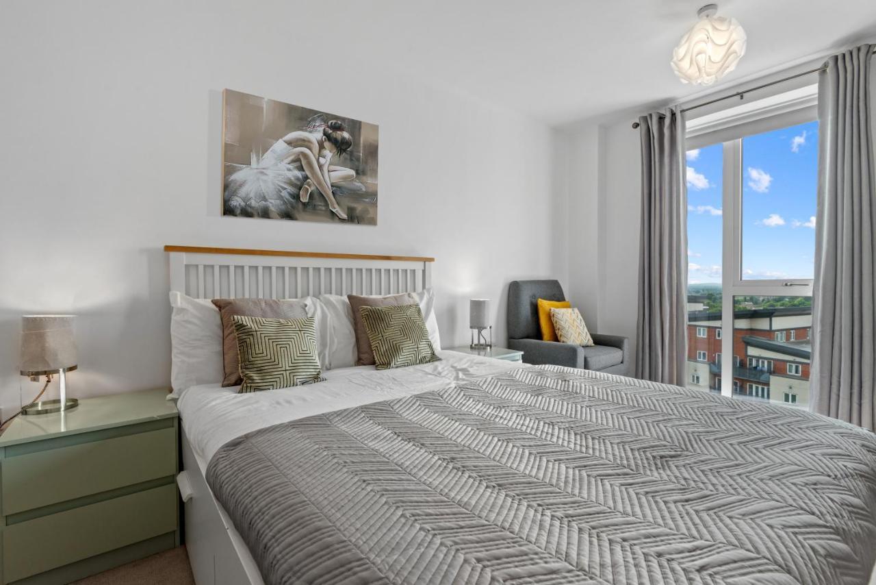 Penthouse Flat In Slough Center Apartment Екстериор снимка