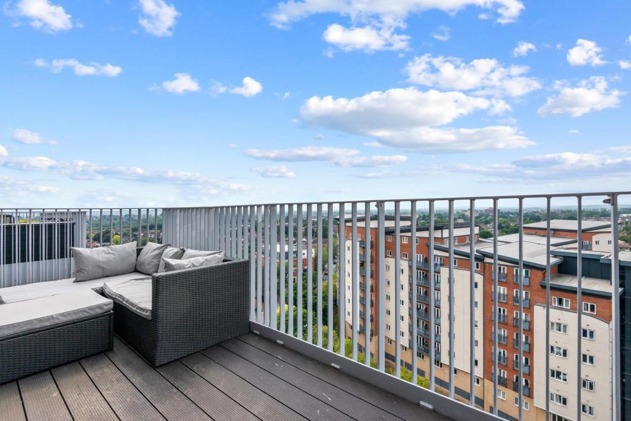 Penthouse Flat In Slough Center Apartment Екстериор снимка