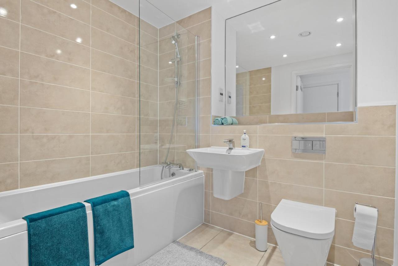 Penthouse Flat In Slough Center Apartment Екстериор снимка