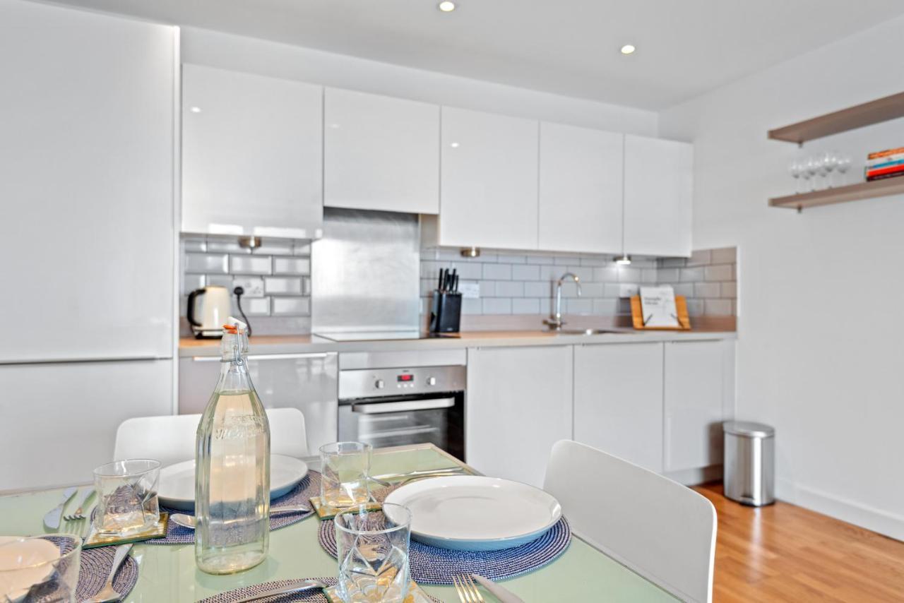 Penthouse Flat In Slough Center Apartment Екстериор снимка