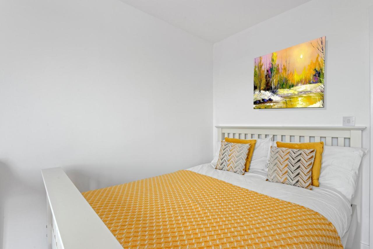 Penthouse Flat In Slough Center Apartment Екстериор снимка